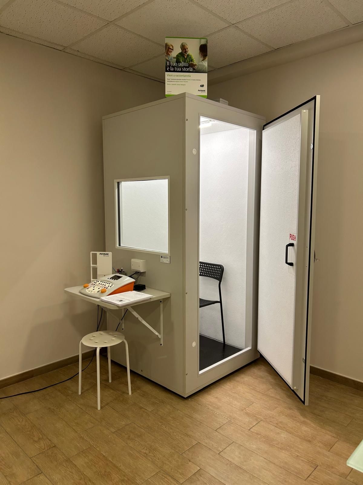 Immagine della cabina per il test dell'udito